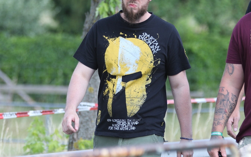 Das Motiv »Spartan Discipline« bezieht sich auf den (rechten) Mythos der historischen spartanischen Kämpfer (siehe: [300](/die-hintergrunde/fallbeispiel-300-ein-hollywoodfilm-als-rechter-selbstbedienungsladen)).