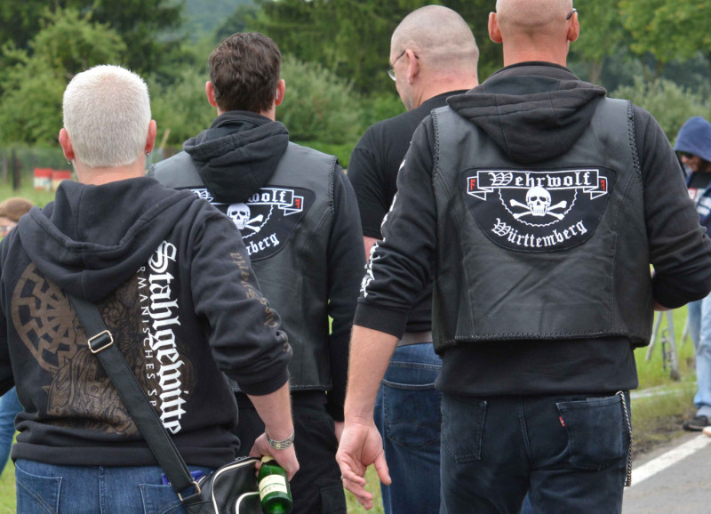 »Werwolf« oder »Wehrwolf« dient immer wieder für Namen von Neonazigruppen, im Jahr 2017 beispielsweise für die Gruppe Wehrwolf Württemberg aus der Region nordöstlich von Stuttgart.