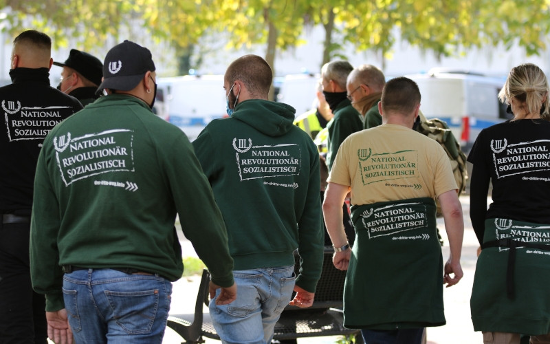 Geschlossenes und uniformes Auftreten sollen den elitären und militanten Charakter der Gruppe deutlich machen.