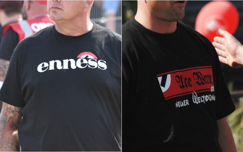 Auf beiden Shirt-Motiven sind Teile der Hakenkreuzfahne zu erkennen. Das Motiv "enness" (ausgesprochen für NS) ist im Design der nicht rechten Sportmarke Ellesse nachempfunden.